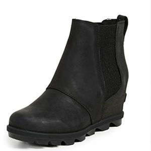 Sorel Joan of Arctic Wedge II Chelsea Boots Size 6